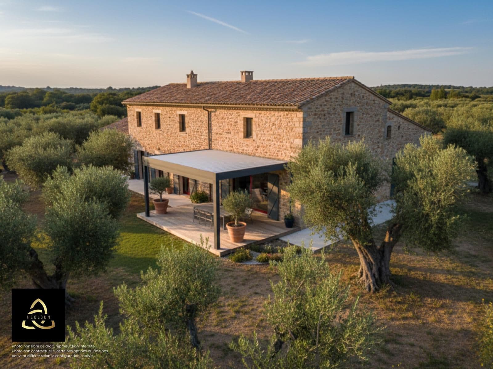 Pergola bioclimatique piscine
